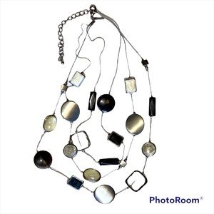 Vintage 3 strand multi medium necklace in silver in euc